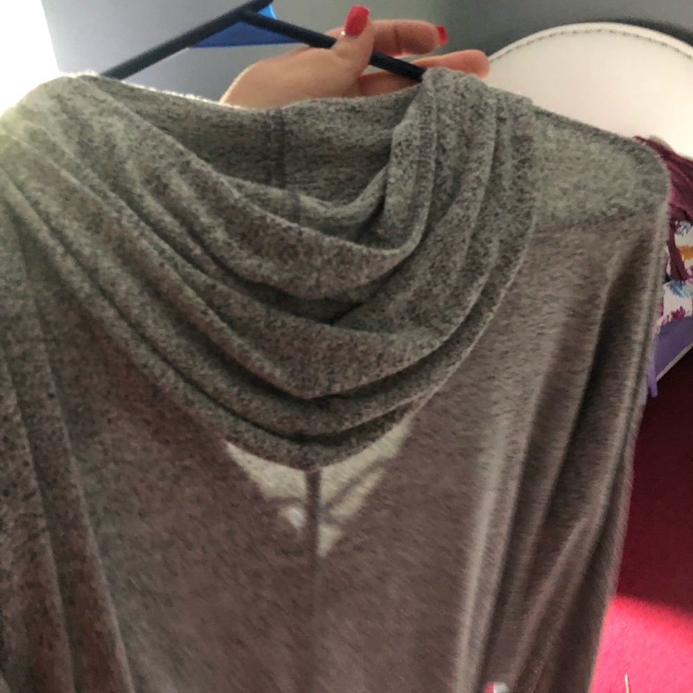 Tops - Picture 7 of 7